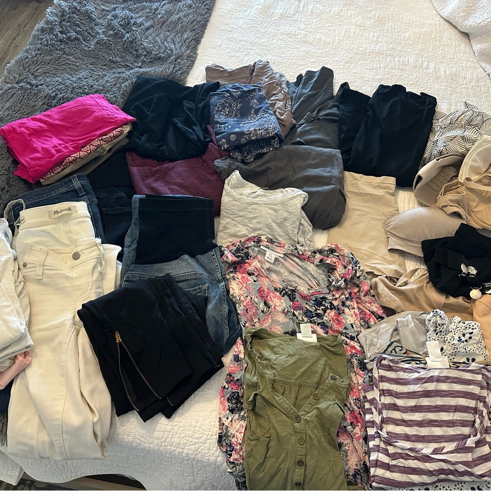 Mixed Women's Clothing Bundle - Multi Color Tops & Bottoms